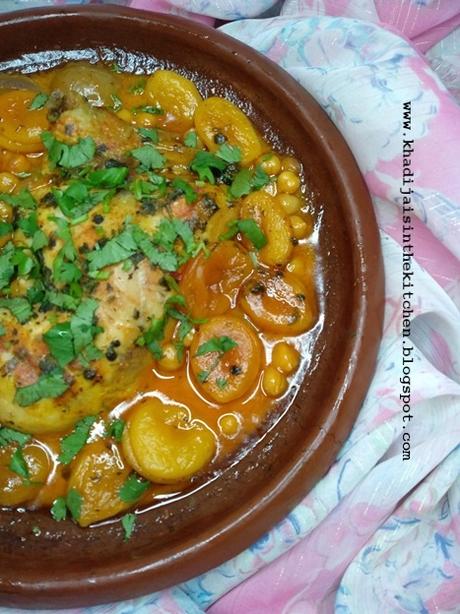 TAGINE DE POULET AUX ABRICOTS SECS ET AUX POIS CHICHES / CHICKEN TAGINE WITH DRIED APRICOTS AND CHICKPEAS / TAGINE DE POLLO CON ALBARICOQUES SECOS Y GARBANZOS / طاجين الدجاج بالمشمش المجفف والحمص TAGINE DE POULET AUX ABRICOTS SECS ET AUX POIS CHICHES / CHICKEN TAGINE WITH DRIED APRICOTS AND CHICKPEAS / TAGINE DE POLLO CON ALBARICOQUES SECOS Y GARBANZOS / طاجين الدجاج بالمشمش المجفف والحمص