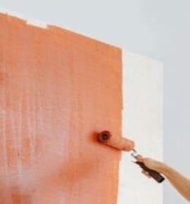 ¿Cómo pintar una pared con humedad?