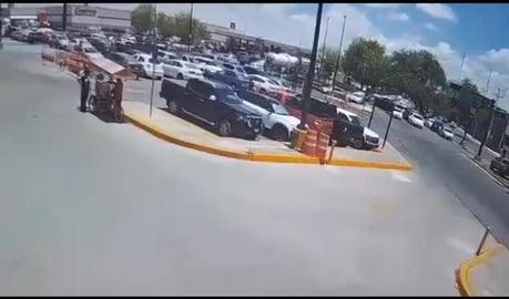 (video) Tres hombres armados roban una camioneta en San Luis Potosí