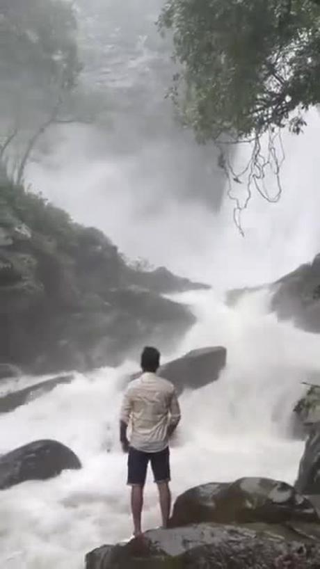 (video)Fallece el influencer Sharath Kumar al caer en las cataratas de Arasinagundi mientras grababa un Tiktok