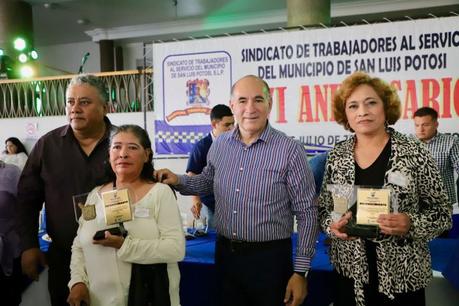 Alcalde Galindo promueve justicia laboral: aumentos salariales y jubilaciones para mujeres