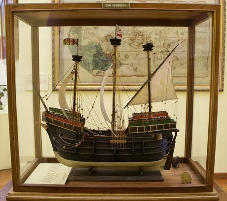 El Museo Naval de Sevilla (6): Maquetas y objetos náuticos.