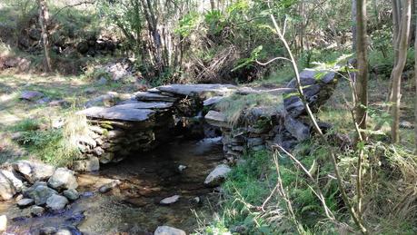 Puente sobre el río de Unarre Puente sobre el río de Unarre