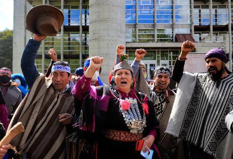 LOS MAPUCHES HACEN DE LAS SUYAS LOS MAPUCHES HACEN DE LAS SUYAS