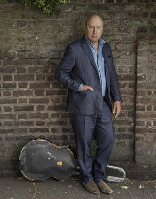 Mark Knopfler cumple hoy 74 años. Mark Knopfler cumple hoy 74 años.
