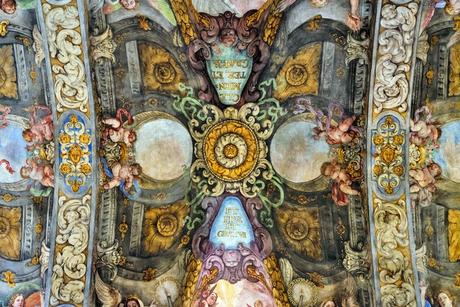 17 atracciones turísticas principales y cosas para hacer en Valencia Frescos en la iglesia de San Nicolás de Bari y San Pedro Mártir