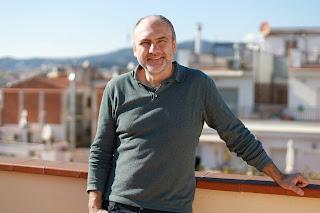 De la lucha entre la inteligencia y la necedad