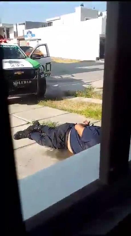 (video) Detienen a presuntos policías de Villa de Reyes en Soledad por amenazas y posesión de droga (video) Detienen a presuntos policías de Villa de Reyes en Soledad por amenazas y posesión de droga