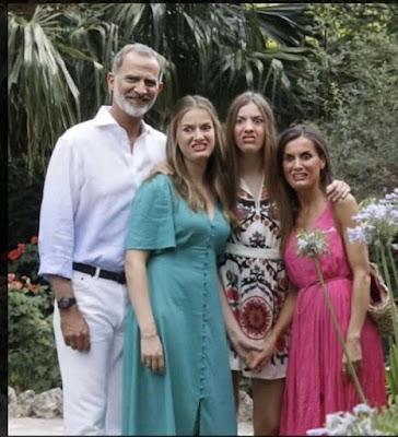 El PP y Vox, en contra de las entidades que defienden el catalán… Y Macarena y David, noviazgo con ideologías opuestas.