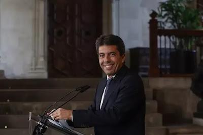 El PP y Vox, en contra de las entidades que defienden el catalán… Y Macarena y David, noviazgo con ideologías opuestas.