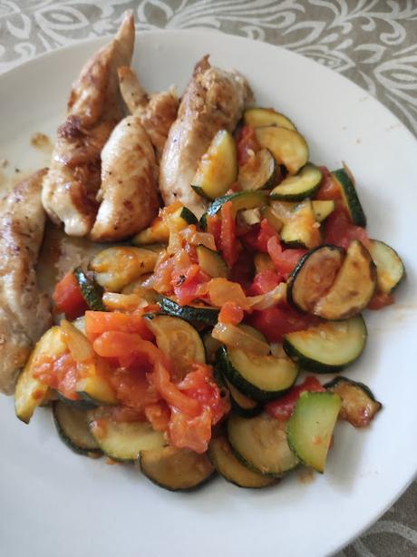 PECHUGA DE POLLO CON VERDURAS ASADAS