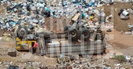 Fatal accidente en el basurero de Cerro de San Pedro: camión volcado deja un fallecido