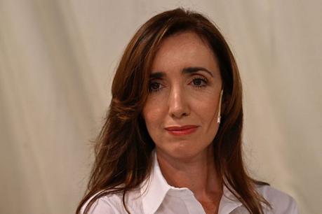 Quién es Javier Milei y cuáles son las radicales propuestas con las que ganó las primarias en Argentina