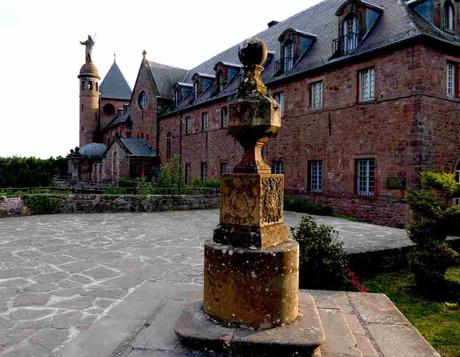 El reloj rombicuboctaedrico de Mont Sainte-Odile