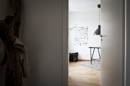 suelo de madera con calefacción radiante silla Svanen (el Cisne) o la Siete de Arne Jacobsen puro estilo nórdico muebles de diseño minimalismo nórdico lámparas de diseño estilo escandinavo electrodomésticos siemens diseño sueco diseño de interiores diseño danés decoración minimalista decoración de otoño decoración de interiores 