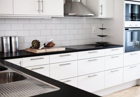 suelo de madera con calefacción radiante silla Svanen (el Cisne) o la Siete de Arne Jacobsen puro estilo nórdico muebles de diseño minimalismo nórdico lámparas de diseño estilo escandinavo electrodomésticos siemens diseño sueco diseño de interiores diseño danés decoración minimalista decoración de otoño decoración de interiores 