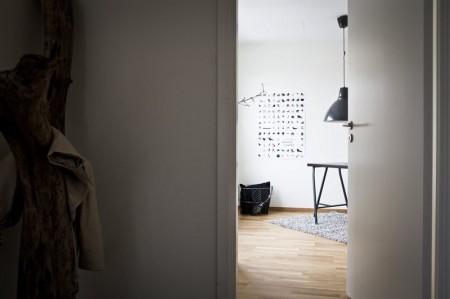 suelo de madera con calefacción radiante silla Svanen (el Cisne) o la Siete de Arne Jacobsen puro estilo nórdico muebles de diseño minimalismo nórdico lámparas de diseño estilo escandinavo electrodomésticos siemens diseño sueco diseño de interiores diseño danés decoración minimalista decoración de otoño decoración de interiores 