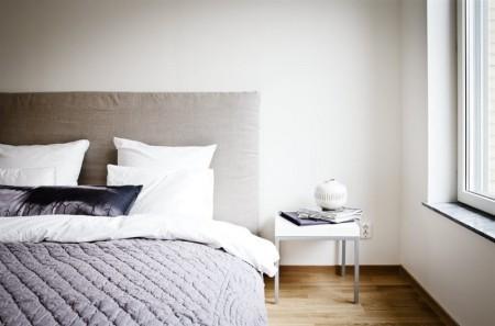 suelo de madera con calefacción radiante silla Svanen (el Cisne) o la Siete de Arne Jacobsen puro estilo nórdico muebles de diseño minimalismo nórdico lámparas de diseño estilo escandinavo electrodomésticos siemens diseño sueco diseño de interiores diseño danés decoración minimalista decoración de otoño decoración de interiores 