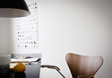 suelo de madera con calefacción radiante silla Svanen (el Cisne) o la Siete de Arne Jacobsen puro estilo nórdico muebles de diseño minimalismo nórdico lámparas de diseño estilo escandinavo electrodomésticos siemens diseño sueco diseño de interiores diseño danés decoración minimalista decoración de otoño decoración de interiores 