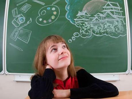 Creativos fotomontages en anuario escolar ruso Creativos fotomontages en anuario escolar ruso