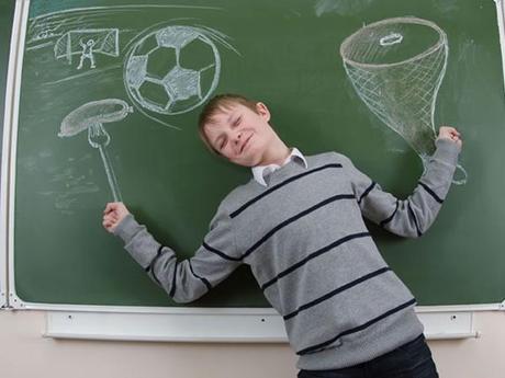 Creativos fotomontages en anuario escolar ruso Creativos fotomontages en anuario escolar ruso