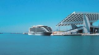 Barcelona tendrá un hotel flotante de lujo permanente