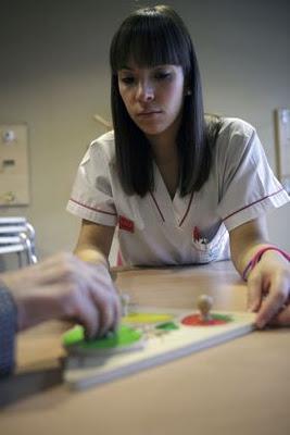 Un estudio equipara la terapia ocupacional a los fármacos contra el Alzheimer