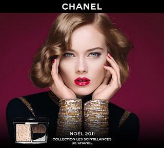 Une symphonie d’or et de lumière. Un teint sculpté dans l’ivoire, un regard lamé, des ongles et des lèvres rouge éclatant.  La promesse d’une beauté radieuse.