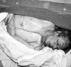 El cadáver de Gadafi