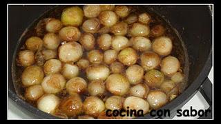 Cebollitas confitadas en Módena