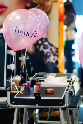 Annie y Maggie de Benefit en Madrid