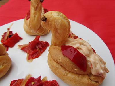 CISNES DE ATÚN Y PIMIENTO CISNES DE ATÚN Y PIMIENTO