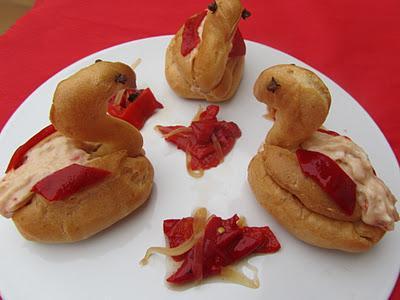 CISNES DE ATÚN Y PIMIENTO CISNES DE ATÚN Y PIMIENTO