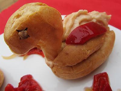 CISNES DE ATÚN Y PIMIENTO CISNES DE ATÚN Y PIMIENTO