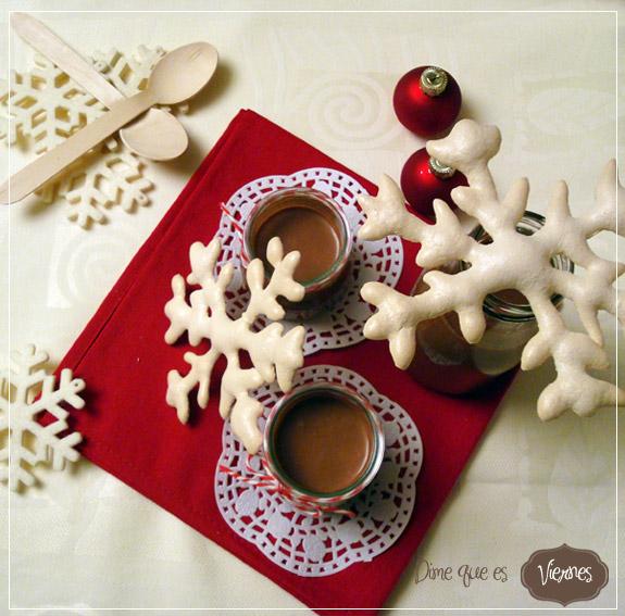 Copos de Nieve dulce con Chocolate navideño caliente