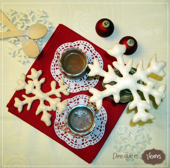 Copos de Nieve dulce con Chocolate navideño caliente