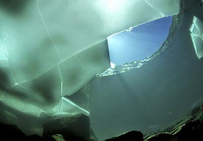 Fotografías bajo el agua de las sorprendentes formaciones de hielo en el lago Naret, Suiza (Galería de imágenes)