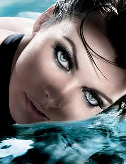 Pestañas con poder de atracción con Lash Architect 4D Waterproof, obtén el efecto de pestañas postizas incluso bajo el agua