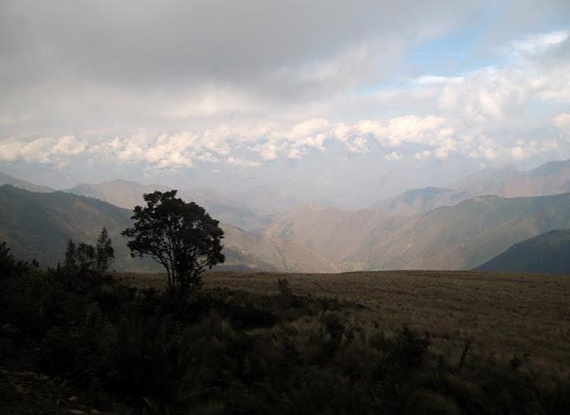 DE LEYMEBAMBA HACIA CAJAMARCA : AL BORDE DEL ABISMO