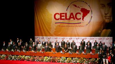 CELAC, el grupo de locos de amor con Fidel Castro [+ video]