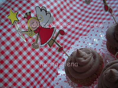 Cupcakes de vainilla con buttercream de chocolate.