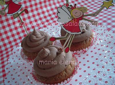 Cupcakes de vainilla con buttercream de chocolate.