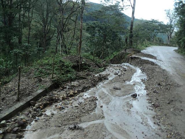NO HAY PASO PARA LA PARROQUIA ANZOATEGUI LLUVIAS Y DESLAVES EN LA ZONA ALTA