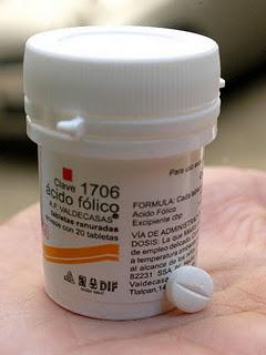 Tomar ácido fólico tres meses antes de embarazarse evita trastornos de espina bífida: IMSS