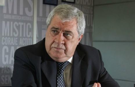 Ameal apuntó contra Palermo