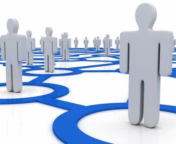 La mitad de los miembros de las redes sociales las visitan a diario