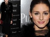Olivia Palermo combina estilo vestido Armani, chaqueta flecos chaleco plumas