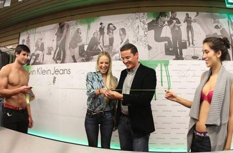 Calvin Klein Jeans inaugura tienda en Perisur