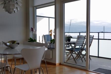 sillas 7 arne jacobsen muebles de diseño mesa arne jacobsen lámparas de Louis Poulsen jarrones de holmegaard fritz hansen estilo nórdico con vistas diseño sueco diseño nórdico diseño escandinavo diseño de interiores diseño danés decoración de interiores articulos para el hogar de diseño 