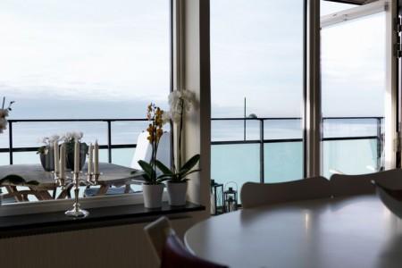 sillas 7 arne jacobsen muebles de diseño mesa arne jacobsen lámparas de Louis Poulsen jarrones de holmegaard fritz hansen estilo nórdico con vistas diseño sueco diseño nórdico diseño escandinavo diseño de interiores diseño danés decoración de interiores articulos para el hogar de diseño 